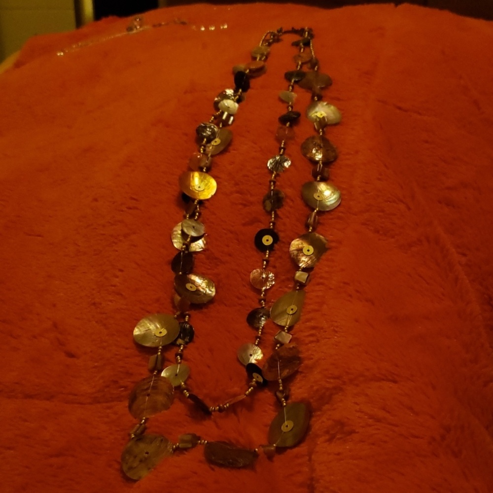 Double strand of abalone shells